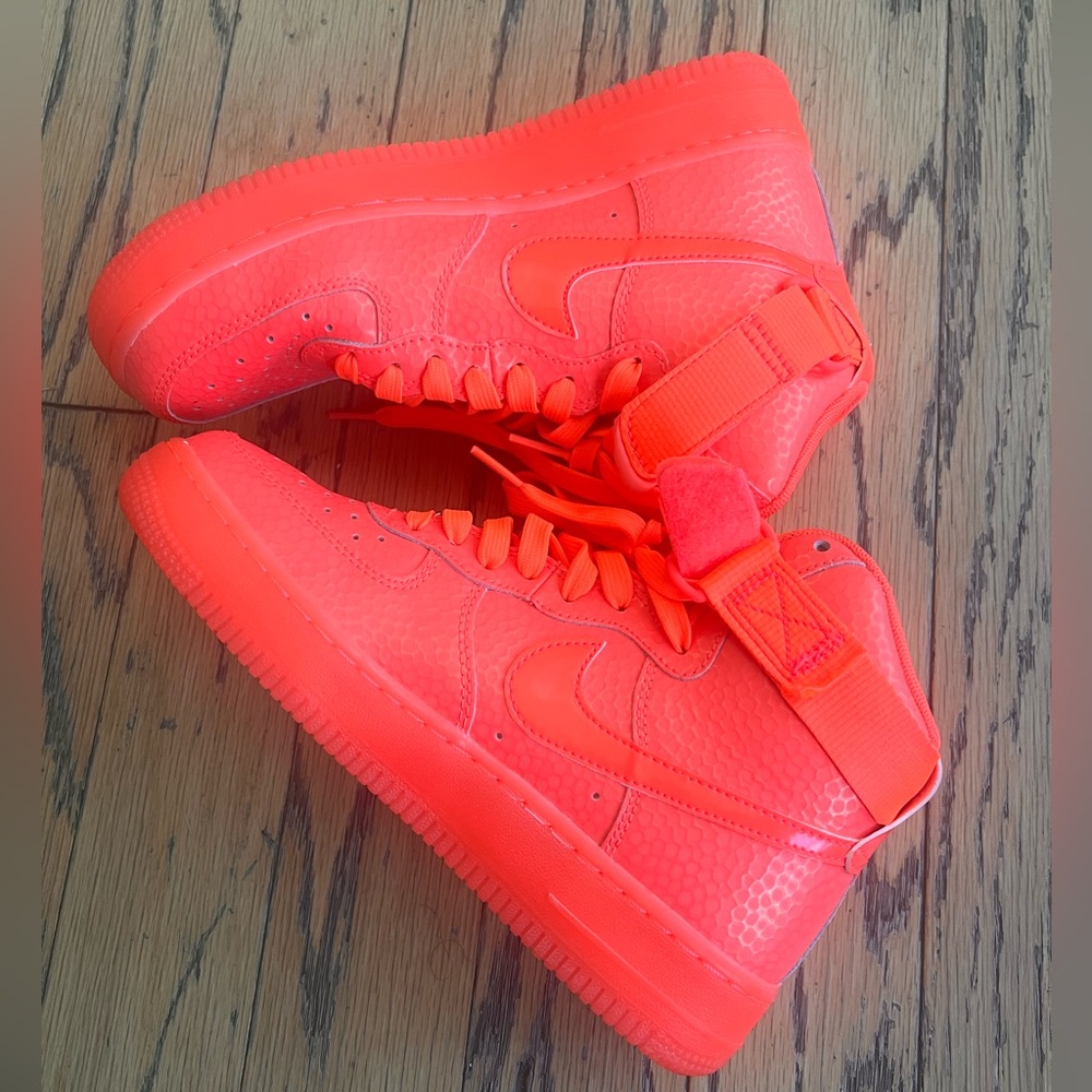 Nike Women’s Air Force 1 High Premium ‘Hot Lava’ Size 7